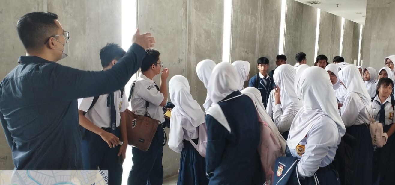 Wisata Literasi SMPN 251